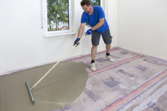 Aplikace Baumit Nivello na dřevěný podklad – aplikace stěrky v interiéru