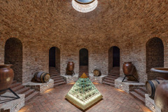 Ve vrcholu rotundy je kruhový „okulus“, který je jediným zdrojem denního světla.