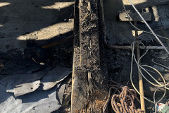 Střecha i krov musely být v budově E nahrazeny včetně věžičky a podokapních říms