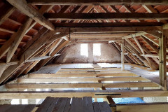 Vzhled podkroví starší budovy po provedené opravě