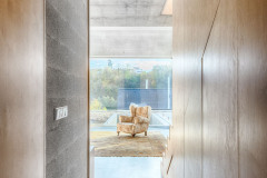 Stěžejní myšlenkou návrhu jsou průhledy domem