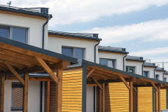 Řadové domy jsou od sebe vizuálně odděleny