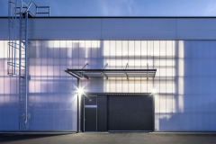 Skladová část byla navržena účelně dle potřeb každé haly, zboží se zaváží ze zadní části