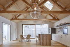 Obytný prostor se otevírá do vlašského krovu