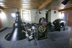 Neméně důležitým technickým prvkem objektu je malá vodní elektrárna z roku 1932