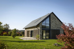 Okna mají izolační trojskla, kotvena byla s maximální eliminací tepelných mostů