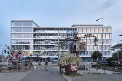 Budovu Visionary tvoří dvě hmoty propojené středovým šestipatrovým krčkem