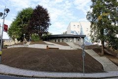 Úpravy okolí umělecké školy proběhly v letech 2017–2018