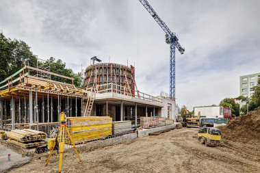 Stavba kostela v září 2019