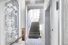 Všechny autentické prvky na chodbách a schodišti byly s velkou péčí obnoveny