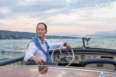 Stefan Camenzind: Chtěl jsem, abych v domě mohl všechno pustit z hlavy, uvolnil se, splynul s přírodou a díky zaobleným tvarům se cítil dobře. I když jsem v domě, jsem spojen s venkovním světem. Cítím nebe, slunce, vidím vítr. Je to kontrast k hektickému pracovnímu světu.