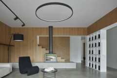 Podlahy a stropy jsou z monolitického železobetonu, obvodové a vnitřní stěny z vápenopískových cihel