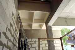 Truhlářské výrobky mezi jednotlivými sekcemi domu