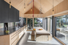 Interiéry novostavby jsou čisté a úsporné