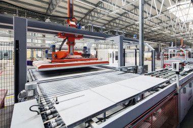 Kompletní linka v Chlumčanech vyrábí velké formáty dlaždic až do formátu 60 x 120 cm