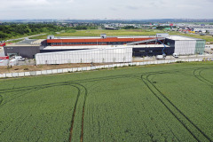 V Čestlicích vznikly dvě výstavní haly a autoservis, rozsah stavby je skutečně ojedinělý. Objekt je koncipován jako pojezdový pro osobní vozy ve všech úrovních tak, aby zastavěná plocha co nejvíce naplňovala potřeby prodejců