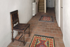 Pro podlahu v chodbě byly použity staré půdovky