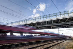 Ocelová část mostu byla sestavena z dvaceti segmentů, které se osazovaly jeřáby z části na předpolí mostu a na novou železobetonovou mostovku do předmontážní polohy. Následně se svařovaly v jeden celek. Most se po svaření vysouval po výsuvné dráze a výsuvných stolicích.