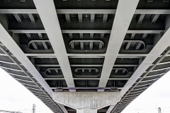 Ocelová konstrukce se vyráběla v dílnách Metrostavu divize 3 v Horních Počernicích ve třech etapách