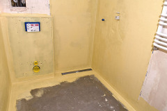 Hydroizolační nátěr Baumit Baumacol Proof je nutné provádět vždy ve dvou vrstvách, minimální tloušťka jedné vrstvy je 1 mm. Mezi vrstvami je nutné dodržet potřebný čas k odvětrání, cca 4 hodiny.