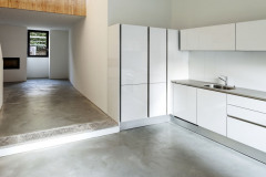 Finální realizace pokládání samonivelační stěrky