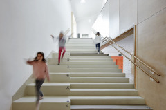 Centrální schodiště u hlavního vstupu