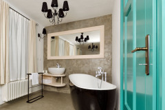 Apartmány v „kamenné“ části objektu byly zařízeny ve stylu české chalupy