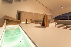 Srdcem modlitebny je křtitelnice pro křest ponořením