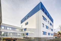 Nosnou konstrukci koridorů vytváří dvojice stěnových nosníků příhradového typu, svařených z ocelových profilů