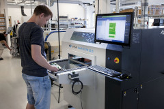 Koncept řízení vnitřního klimatu udržuje vysoce čisté a kvalitní pracovní prostředí pro vývoj a výrobu průmyslové elektroniky nejvyššího světového standardu