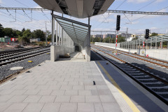 Nástupiště na zastávce Eden