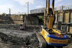 Z průběhu realizace mostu na křížení trati