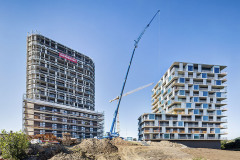 Na projektu se podílely tři architektonické ateliéry, bytové domy tedy nejsou stejné