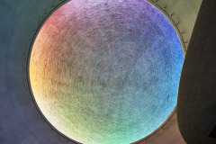 Betonáž kostelní lodi začala na podzim 2018. Od výšky 9,15 m se betonovaly římsy, které kryjí pohled do kruhového okna. Nad patou římsy je 40 pilířů držících asymetrickou kopuli. Kopule se lila v květnu loňského roku do bednění z krajin.