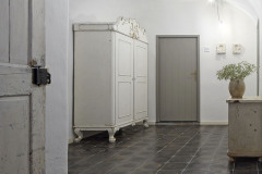 V interiérech se prováděly jen nezbytné zásahy; otvory se ve většině případů bouraly jen tam, kde se historicky nacházely