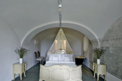 Místy byly odhaleny původní výmalby