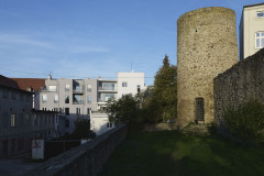 Obnovený funkcionalistický dům tvoří se sousední novostavbou harmonický celek